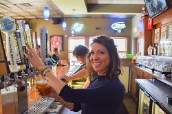 Louisa at Sammy's Coon Rapids pouring beer